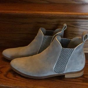 Pertini 100% Leather Chelsea Boots. Size 9